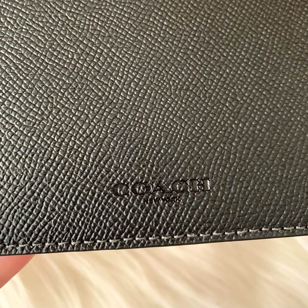 BNWT COACH BLK Wyn Crossbody Bag🖤🧡
Brand New / Giftable Condition w/ pap… - Picture 16 of 16